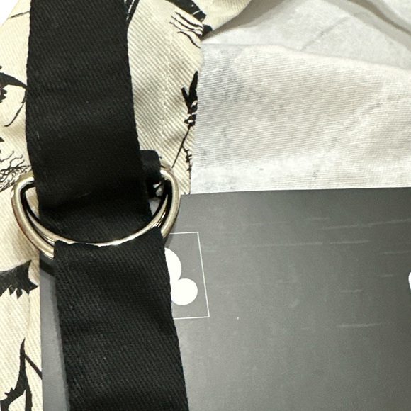 NEW Disney Tim Burton’s THE NIGHTMARE BEFORE CHRISTMAS Apron - Picture 5 of 5